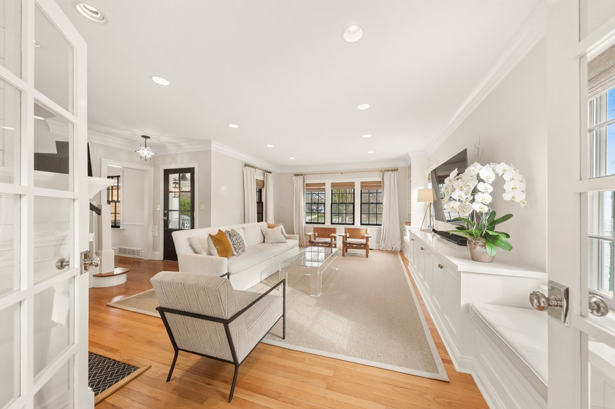 240 W Saint Charles Road