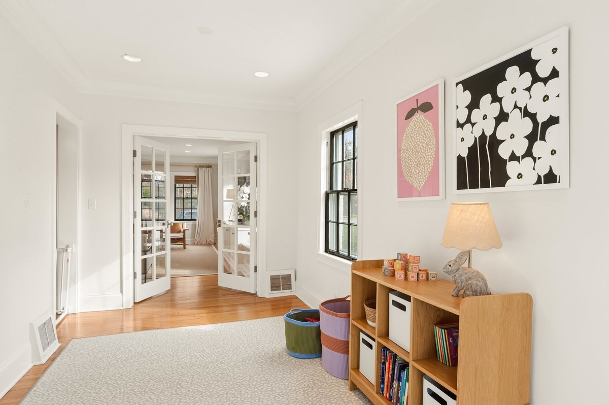 240 W Saint Charles Road