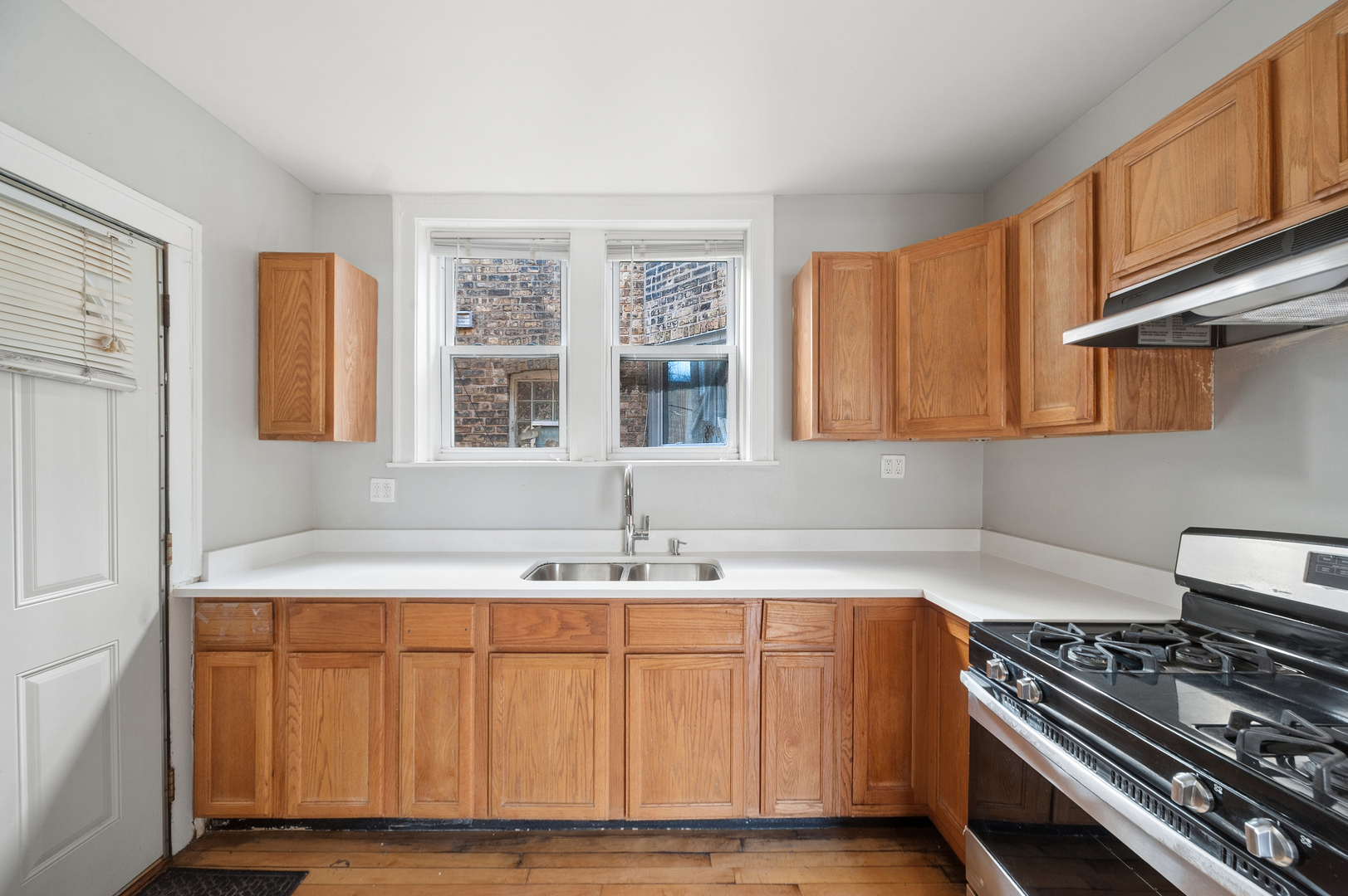 2440-42 W Ardmore Avenue