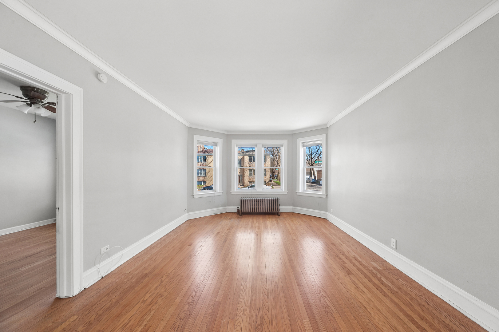 2440-42 W Ardmore Avenue