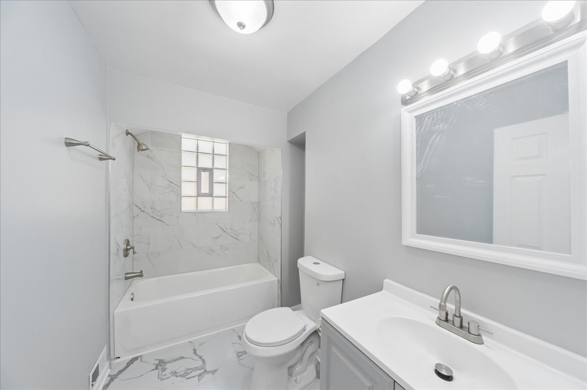 2044 N Newland Avenue Unit: 1
