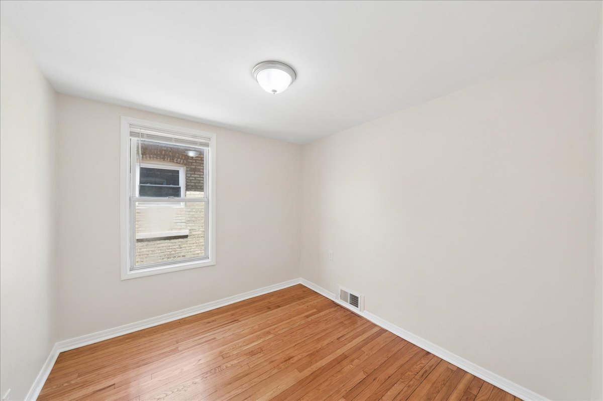 2044 N Newland Avenue Unit: 1