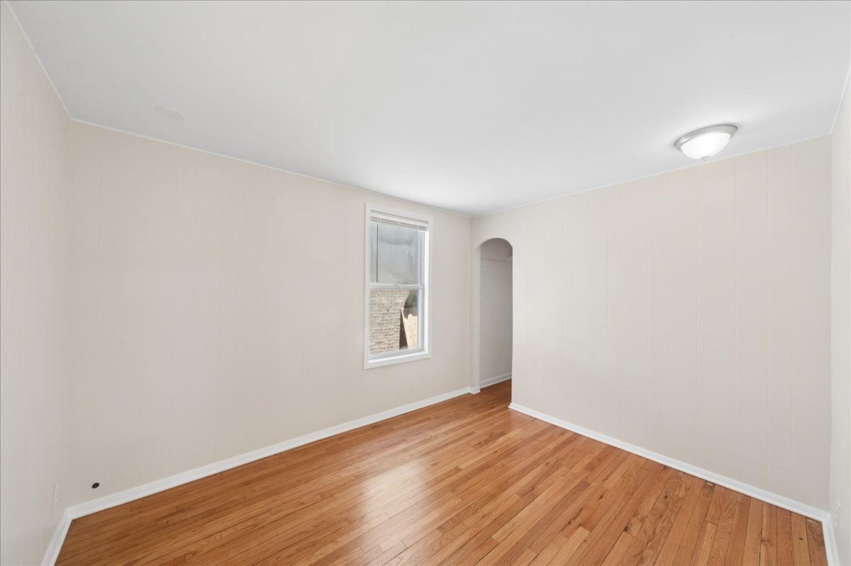 2044 N Newland Avenue Unit: 1