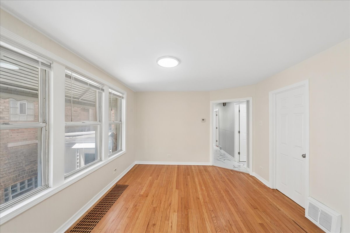 2044 N Newland Avenue Unit: 1