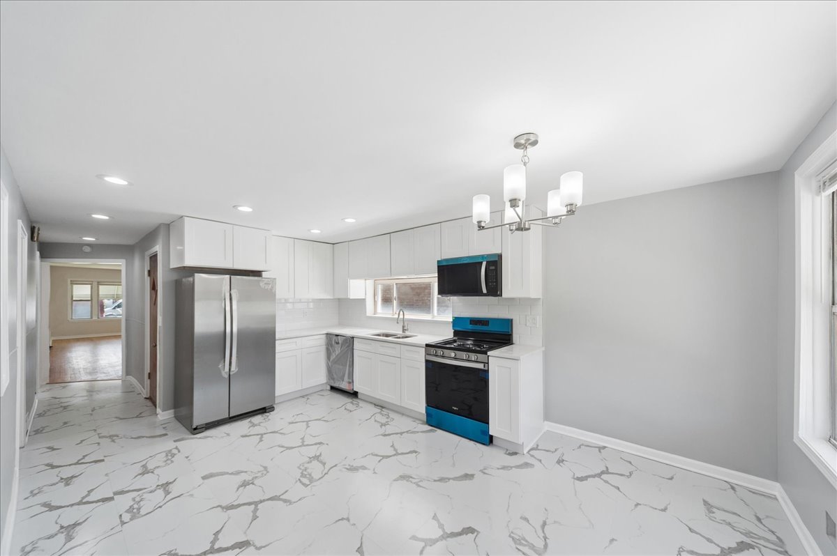 2044 N Newland Avenue Unit: 1
