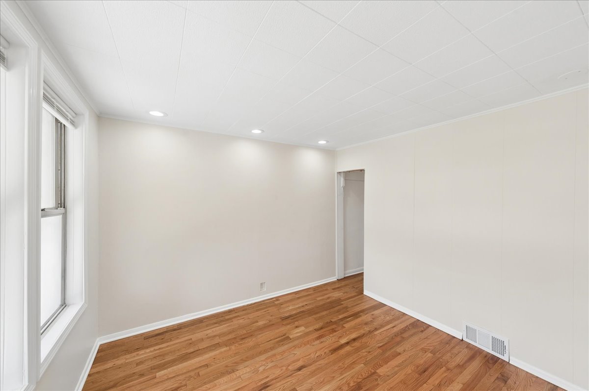 2044 N Newland Avenue Unit: 1