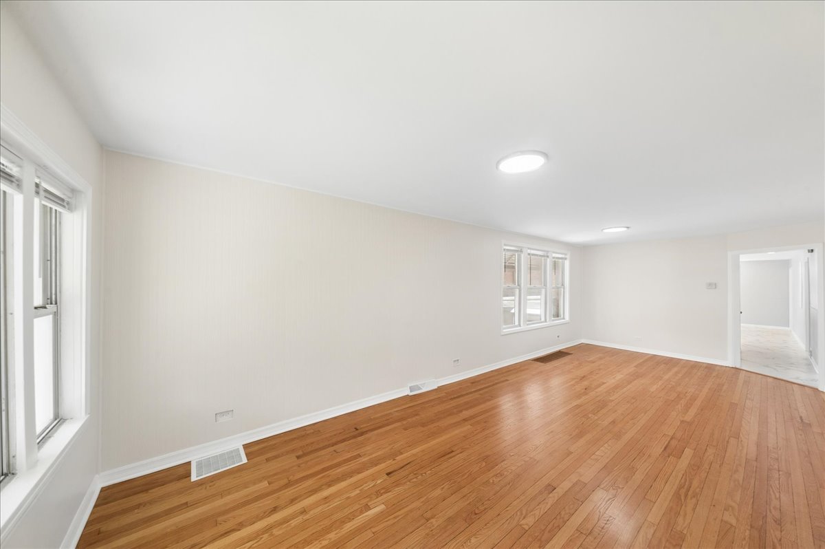 2044 N Newland Avenue Unit: 1