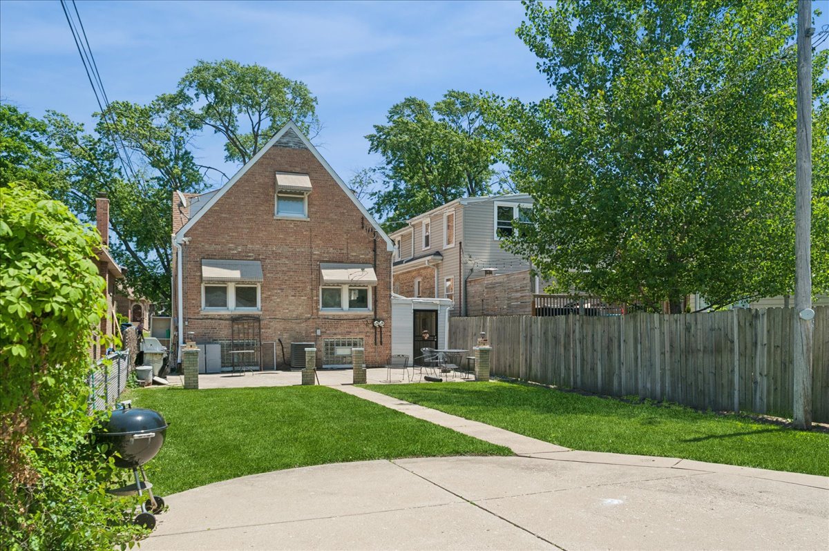 2044 N Newland Avenue Unit: 1