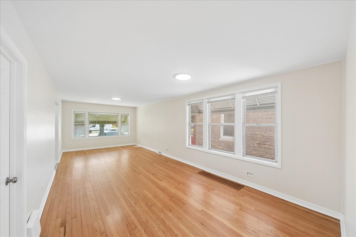 2044 N Newland Avenue Unit: 1