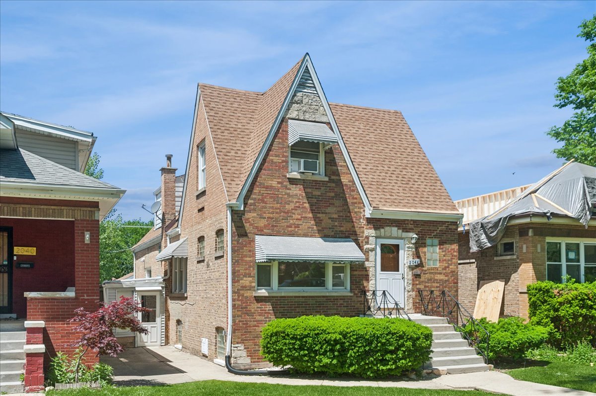 2044 N Newland Avenue Unit: 1