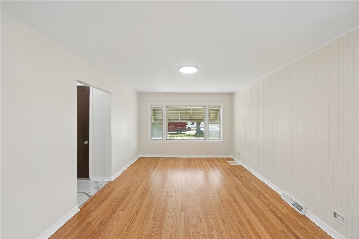 2044 N Newland Avenue Unit: 1