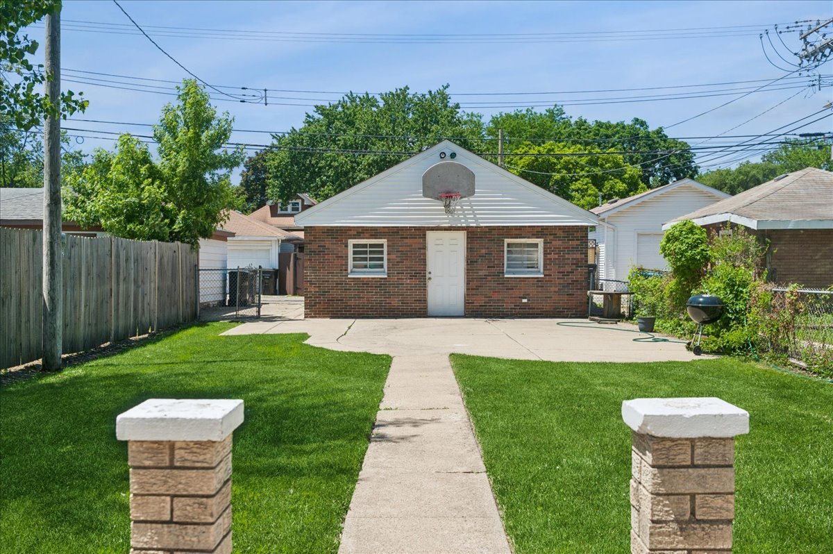 2044 N Newland Avenue Unit: 1