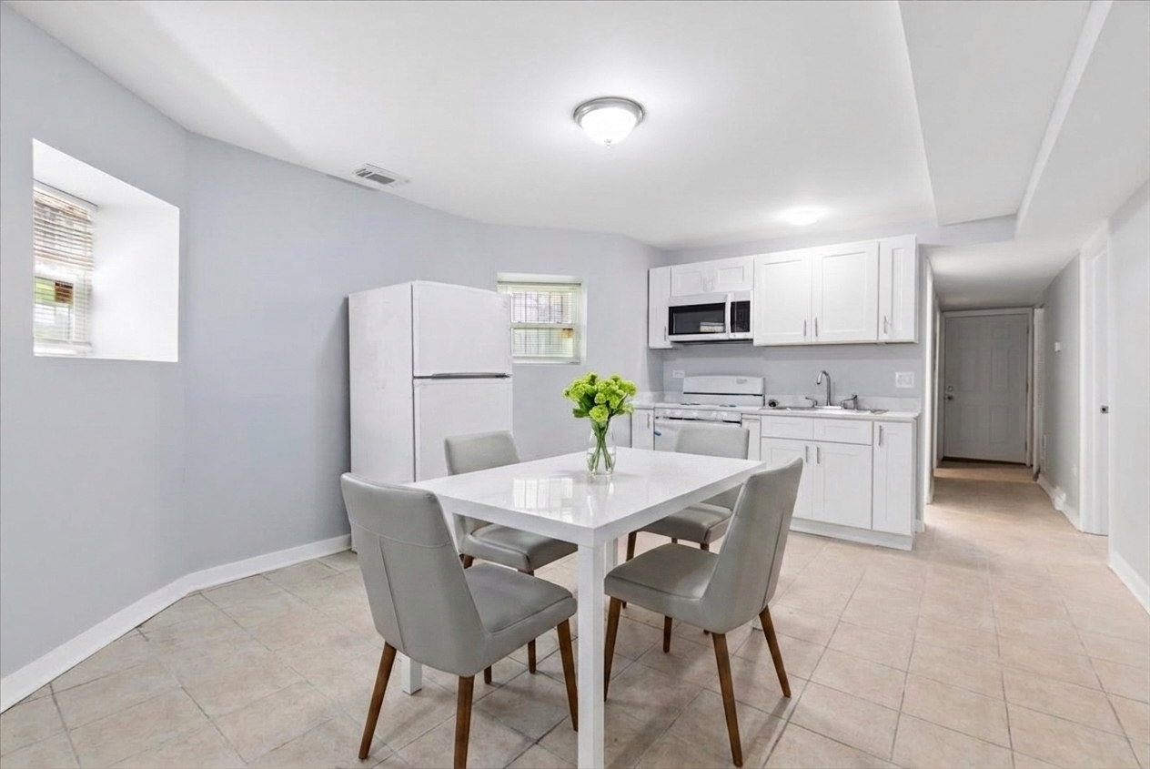 1404 S Hamlin Avenue Unit: G
