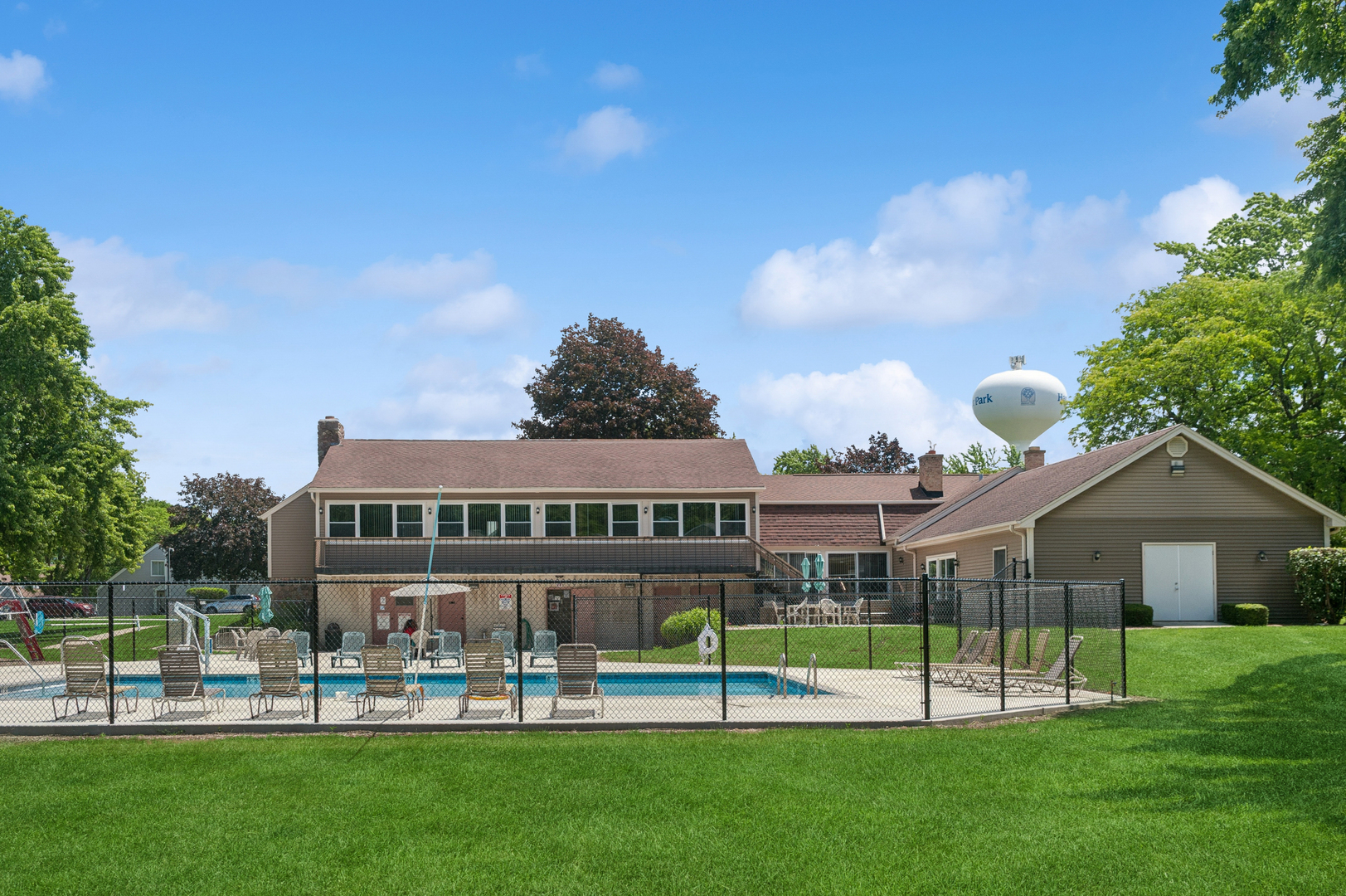 7635 Manchester Manor