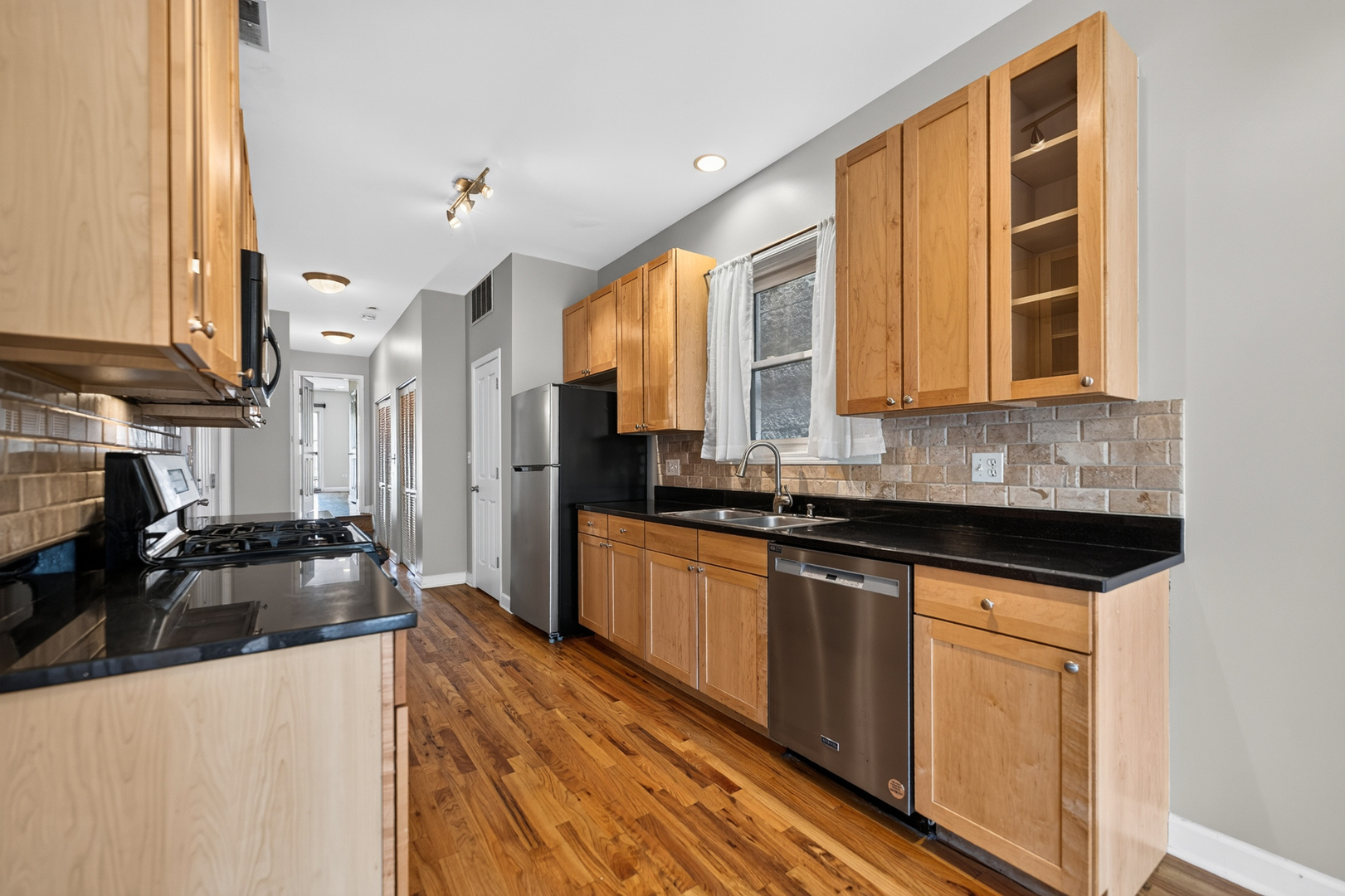 2633 W Belmont Avenue Unit: 2