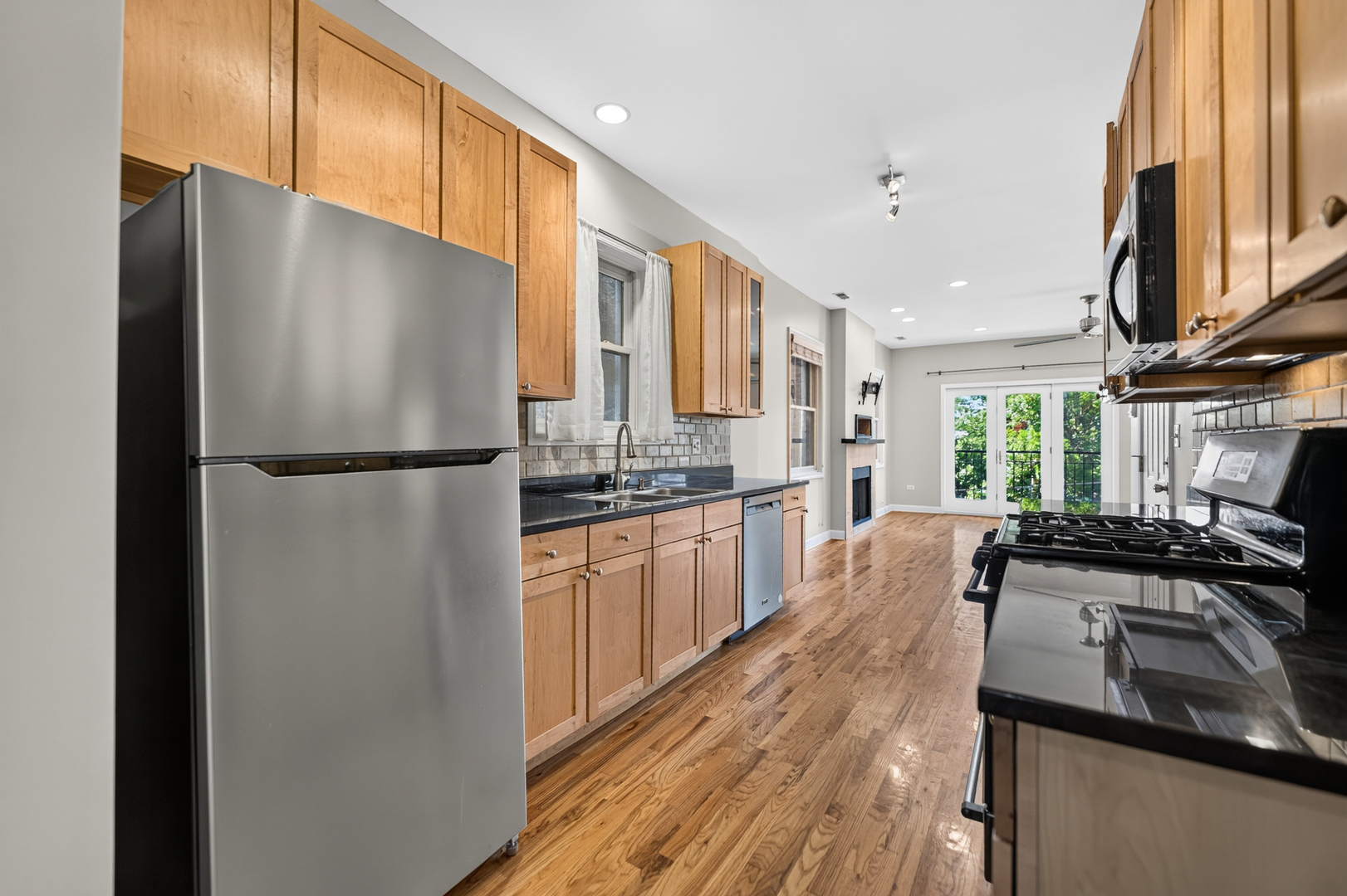 2633 W Belmont Avenue Unit: 2