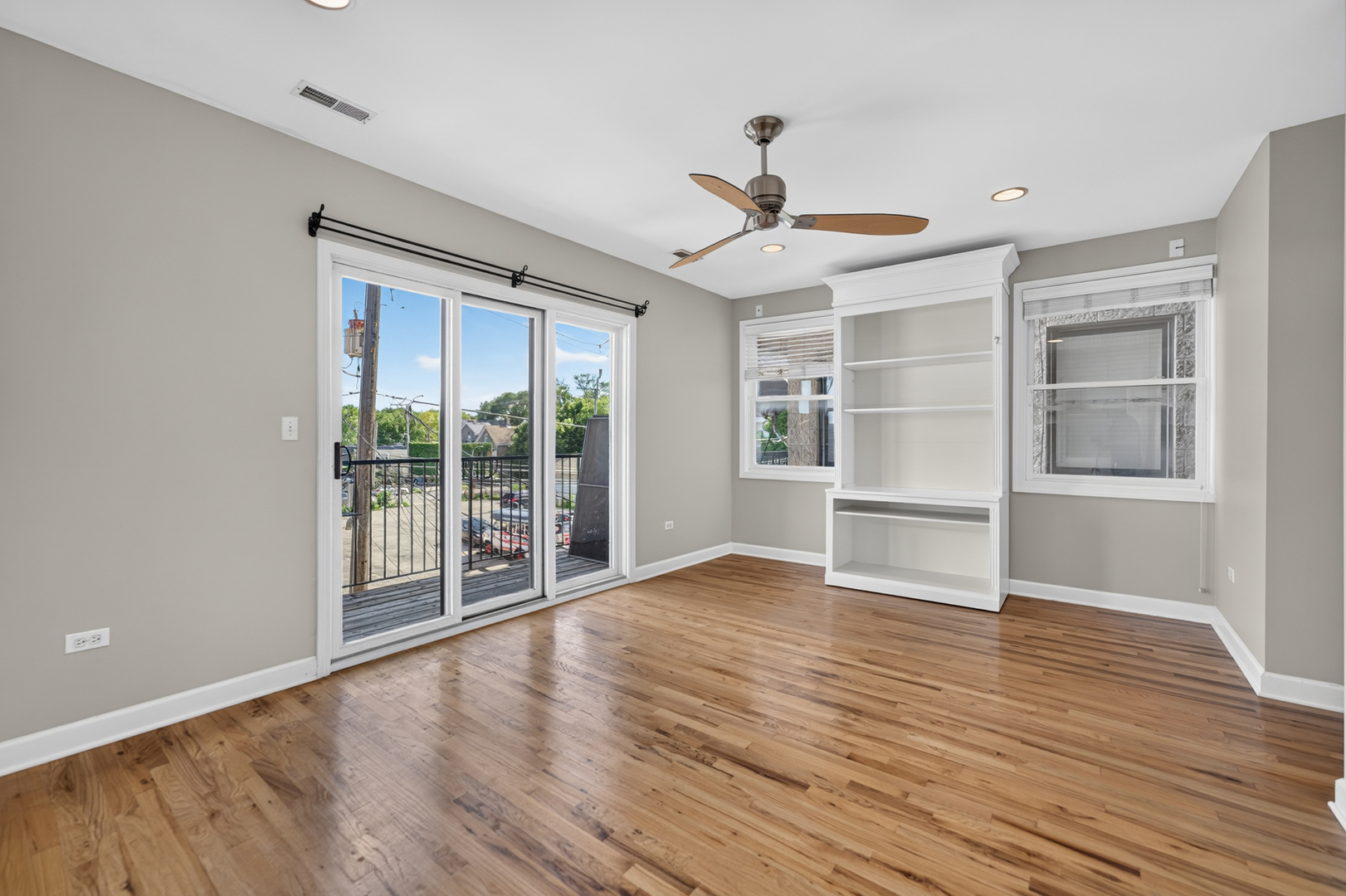 2633 W Belmont Avenue Unit: 2