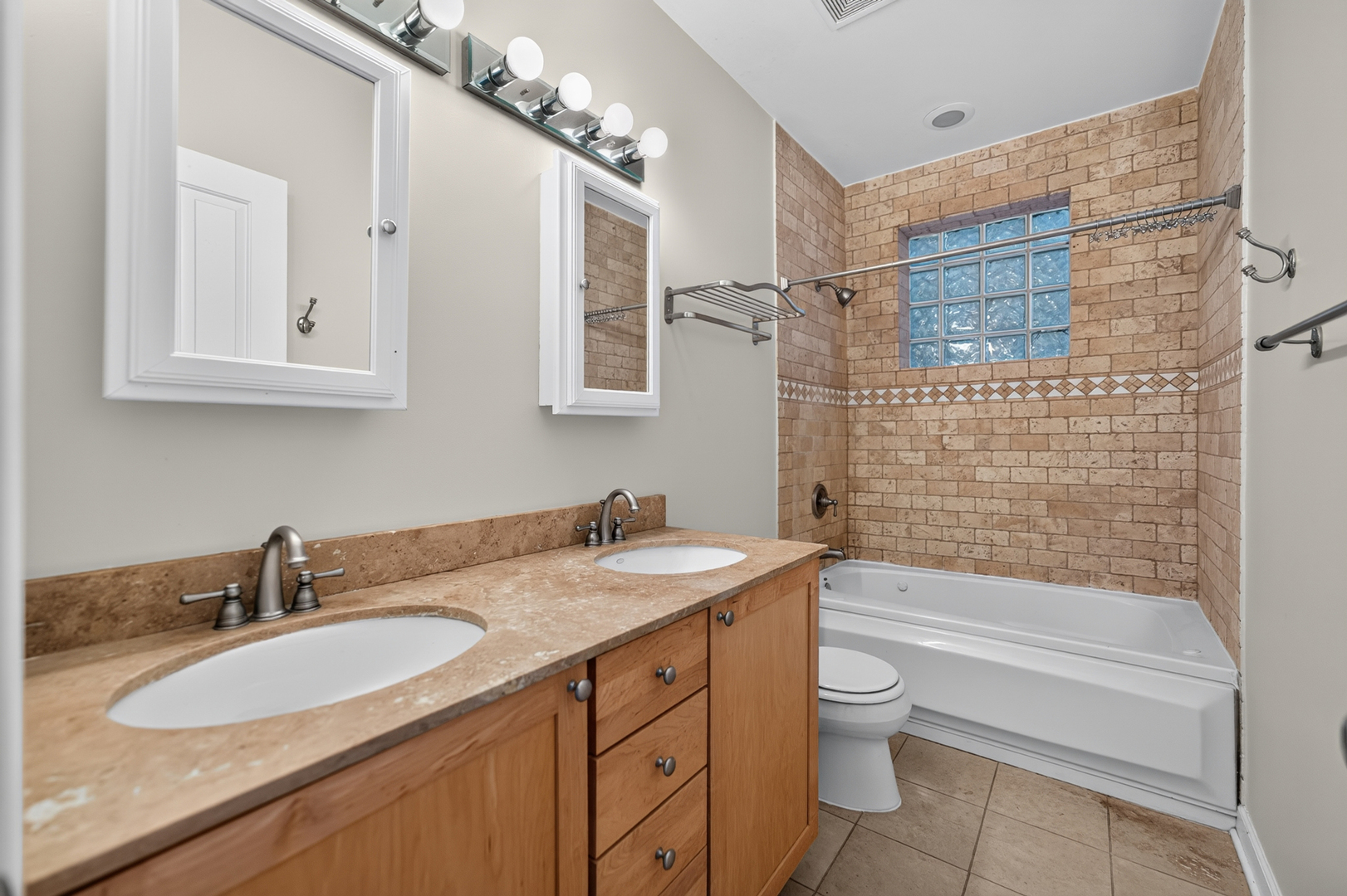 2633 W Belmont Avenue Unit: 2