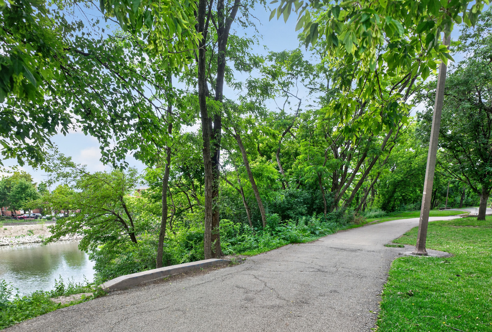 2633 W Belmont Avenue Unit: 2