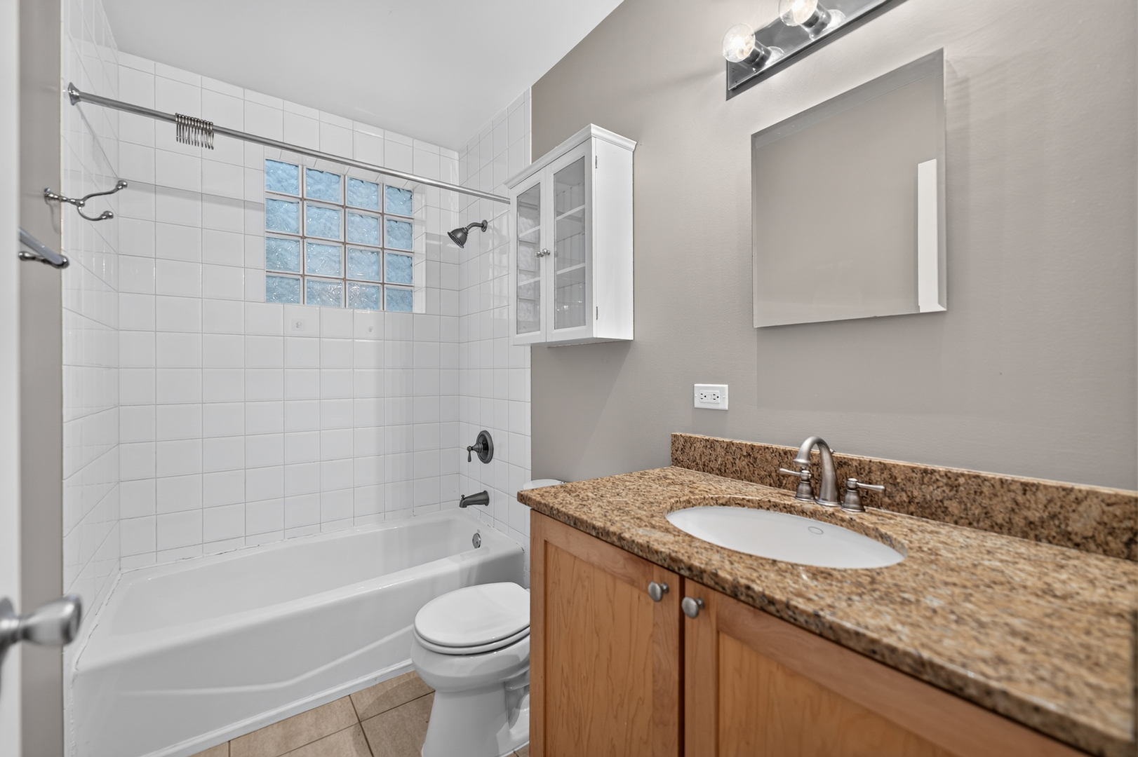 2633 W Belmont Avenue Unit: 2