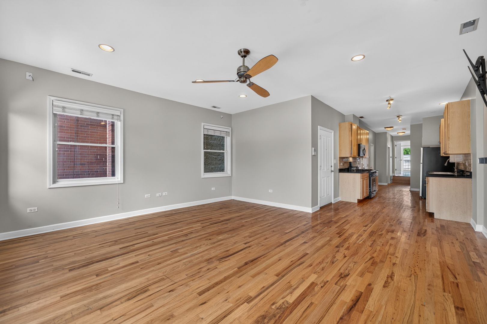 2633 W Belmont Avenue Unit: 2