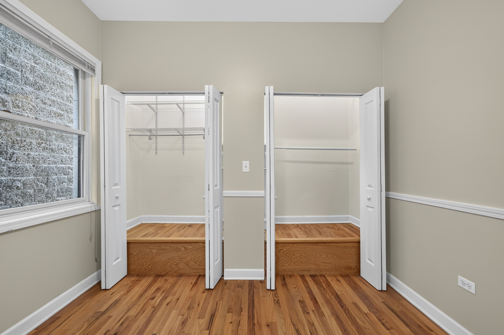 2633 W Belmont Avenue Unit: 2