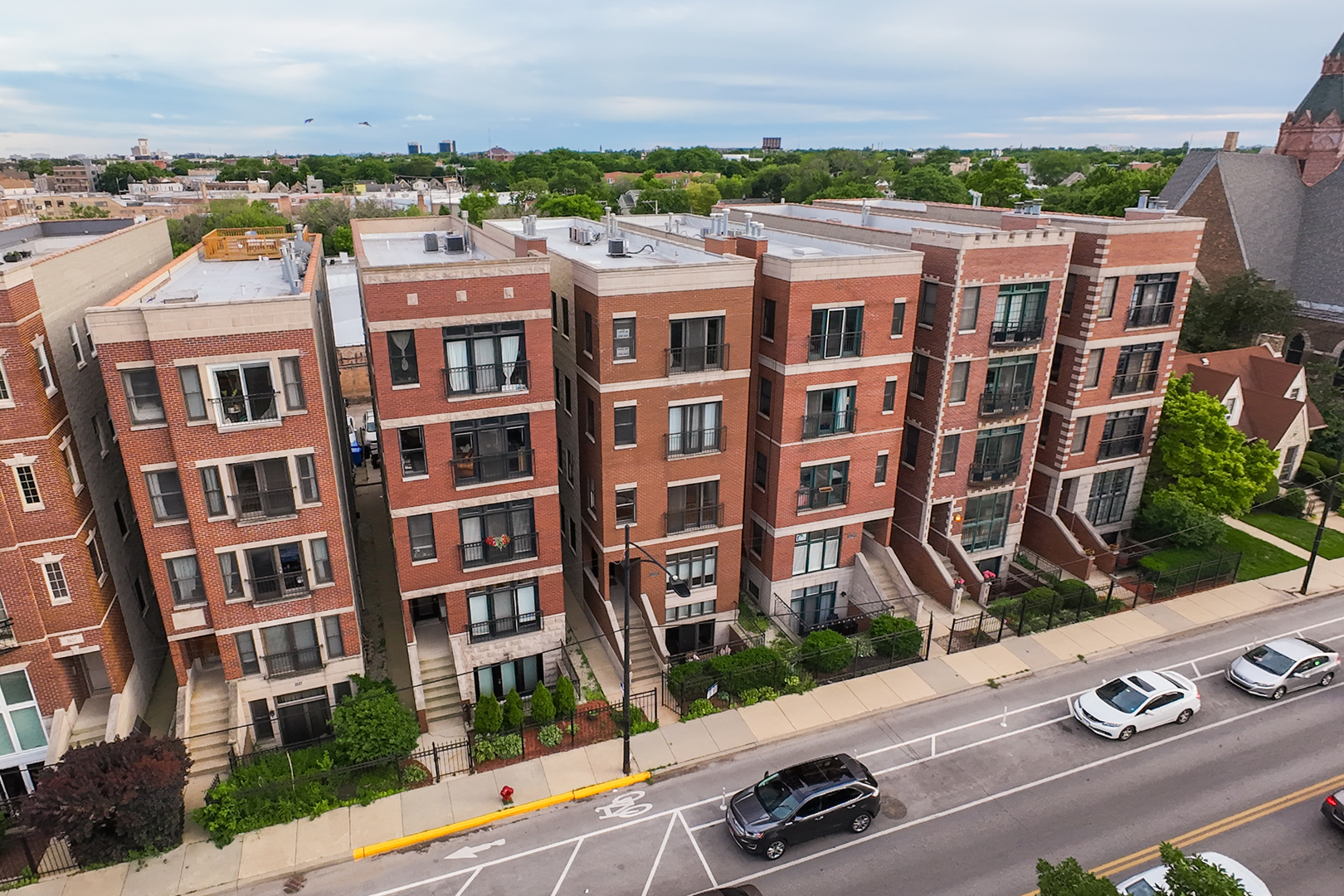 2633 W Belmont Avenue Unit: 2
