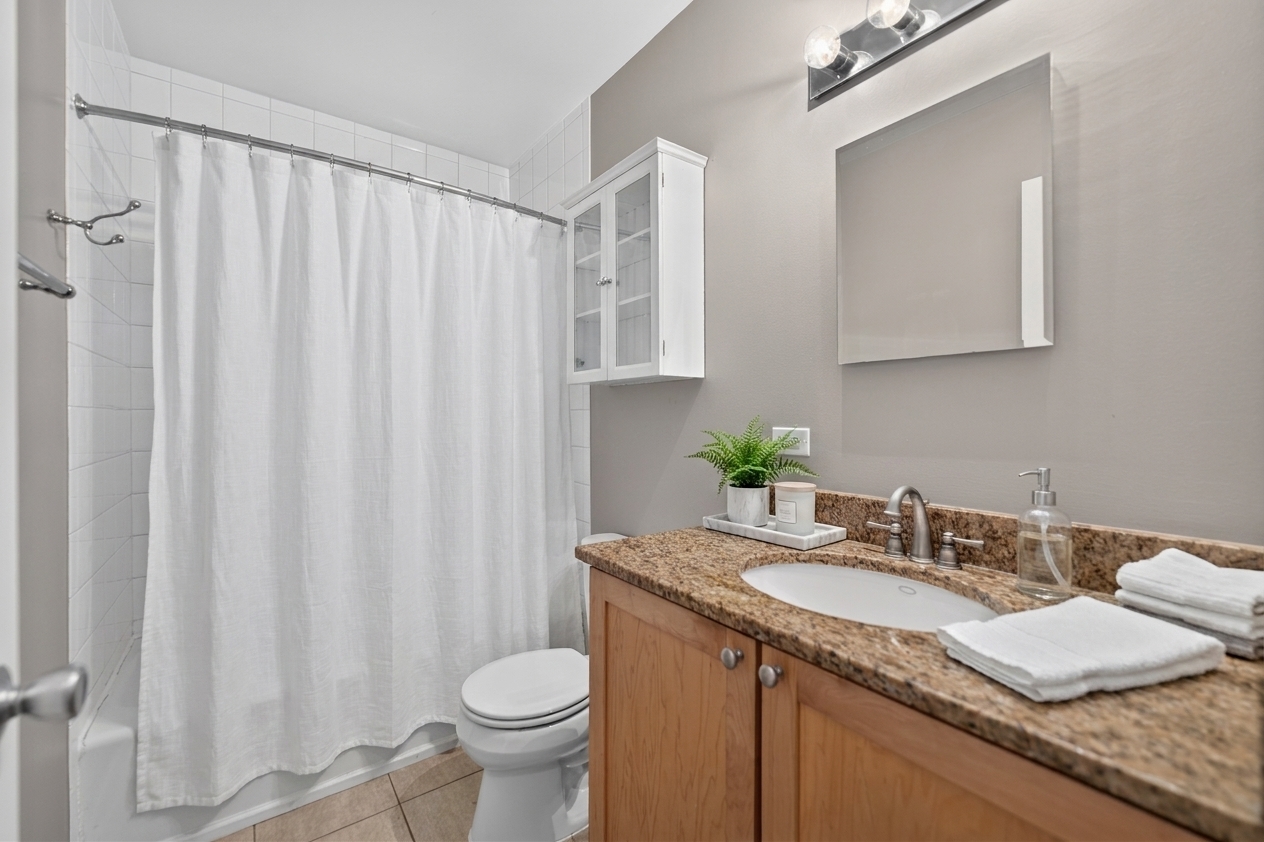 2633 W Belmont Avenue Unit: 2