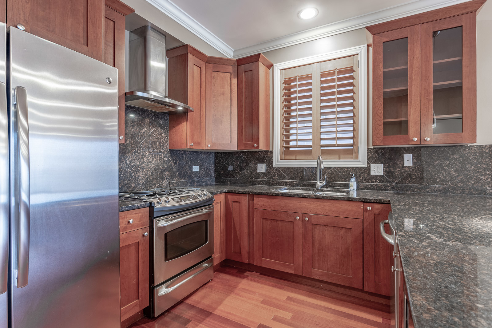 1126 W Fullerton Avenue Unit: 2