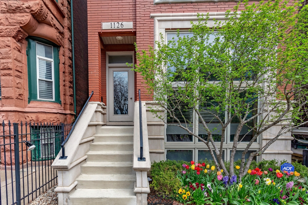 1126 W Fullerton Avenue Unit: 2