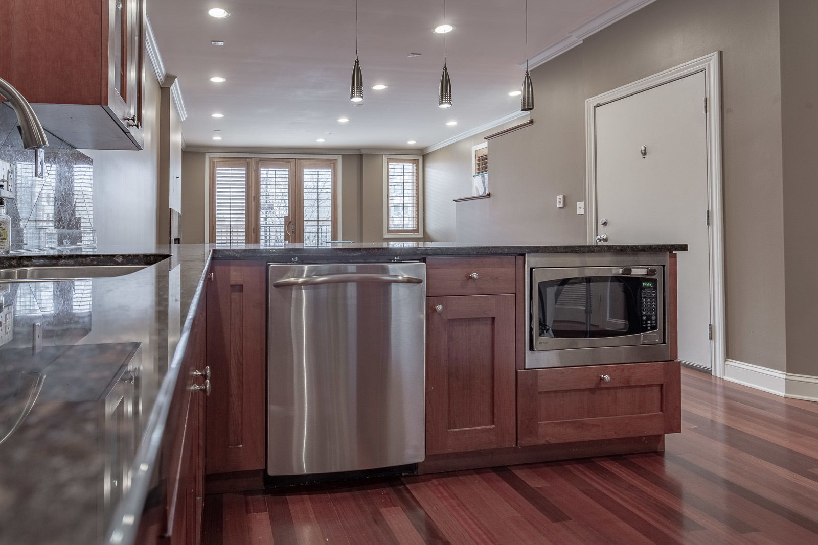 1126 W Fullerton Avenue Unit: 2