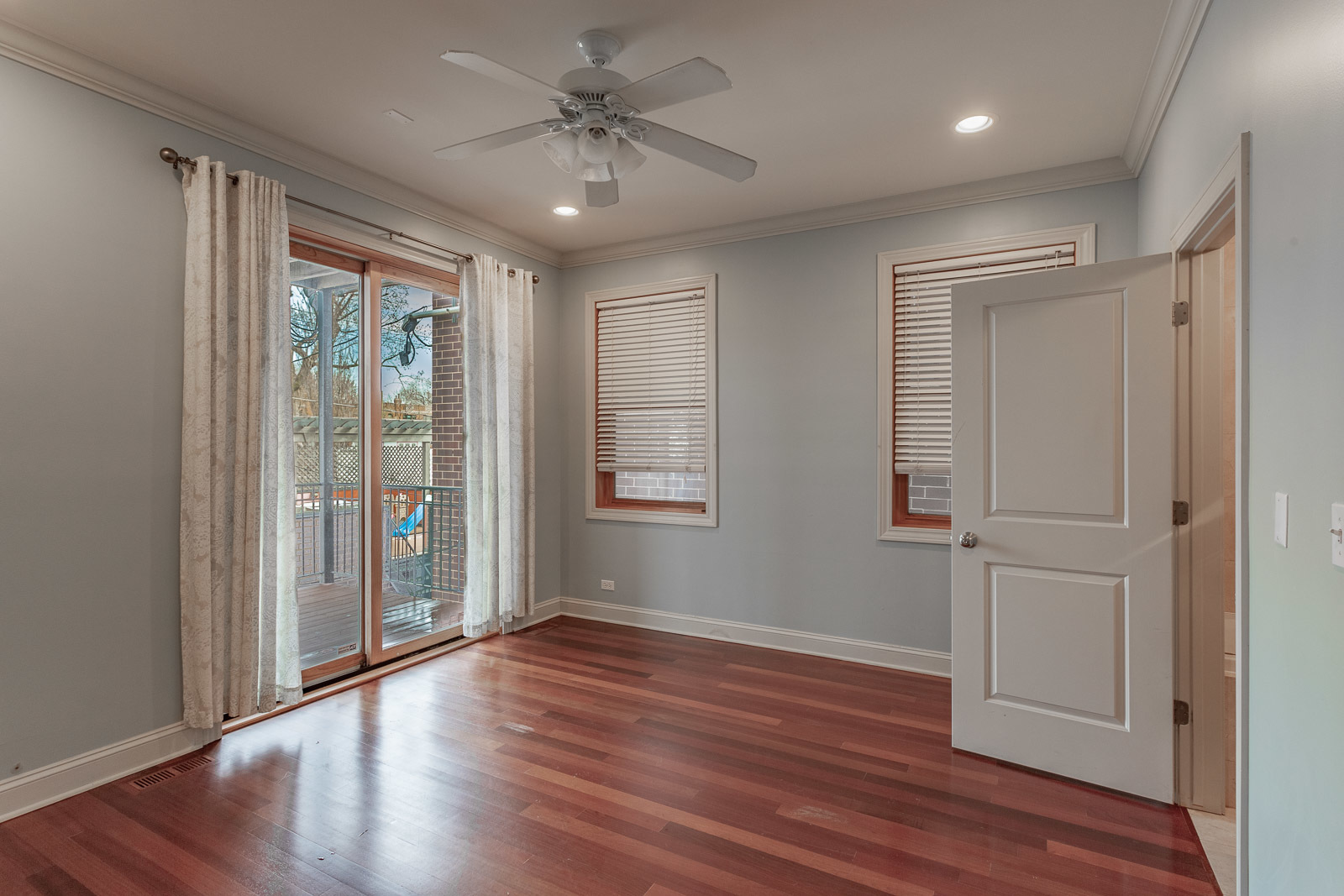 1126 W Fullerton Avenue Unit: 2