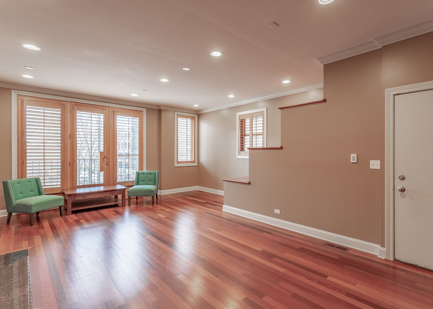 1126 W Fullerton Avenue Unit: 2