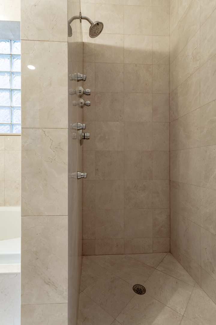 1126 W Fullerton Avenue Unit: 2