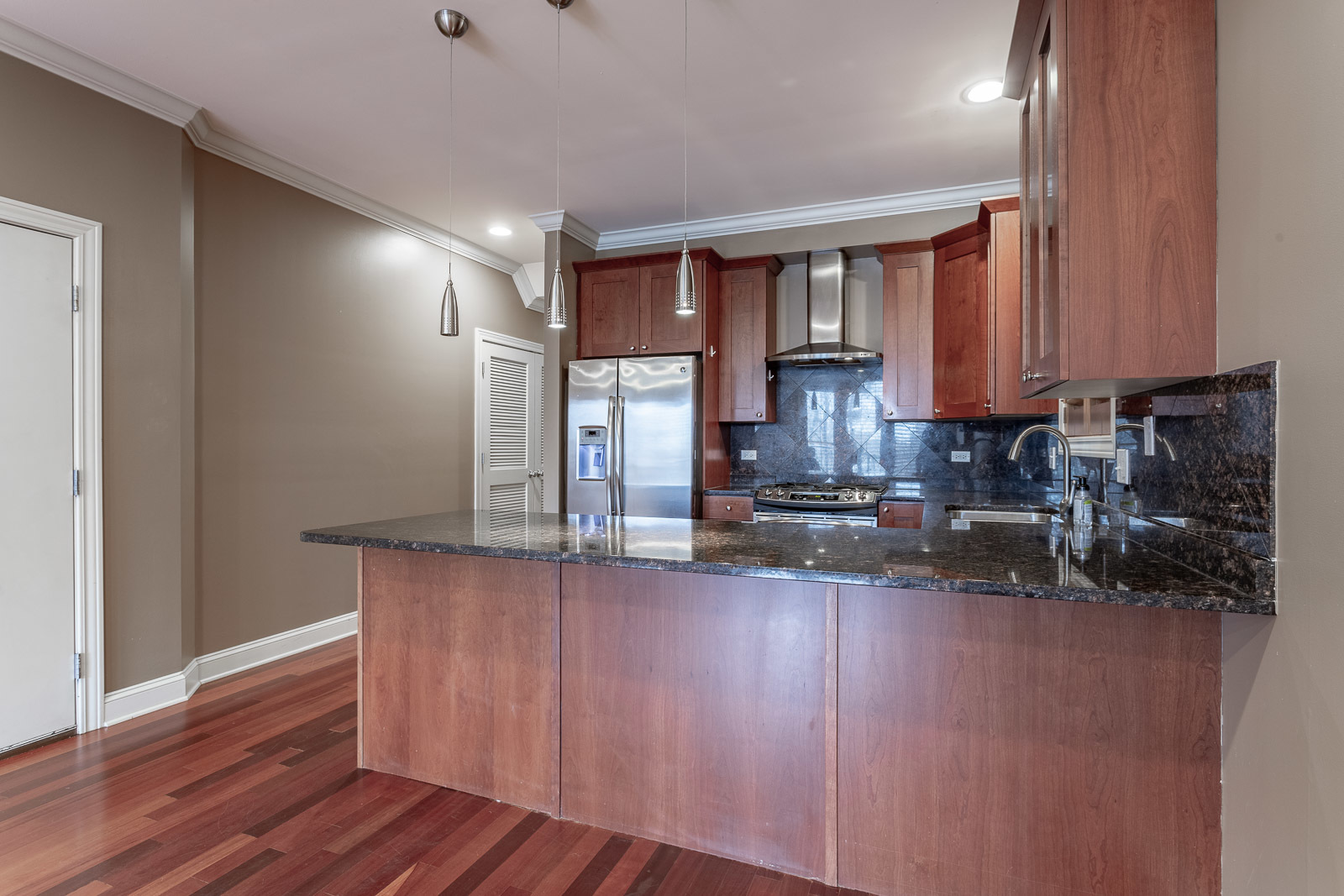1126 W Fullerton Avenue Unit: 2
