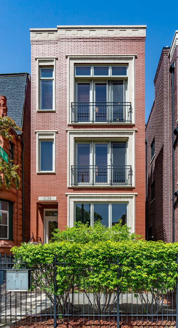 1126 W Fullerton Avenue Unit: 2