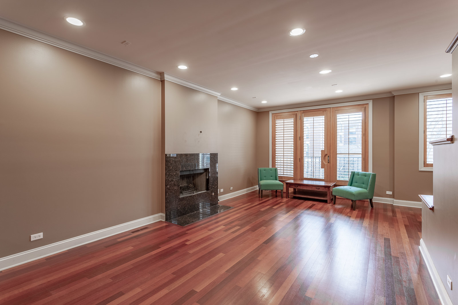 1126 W Fullerton Avenue Unit: 2