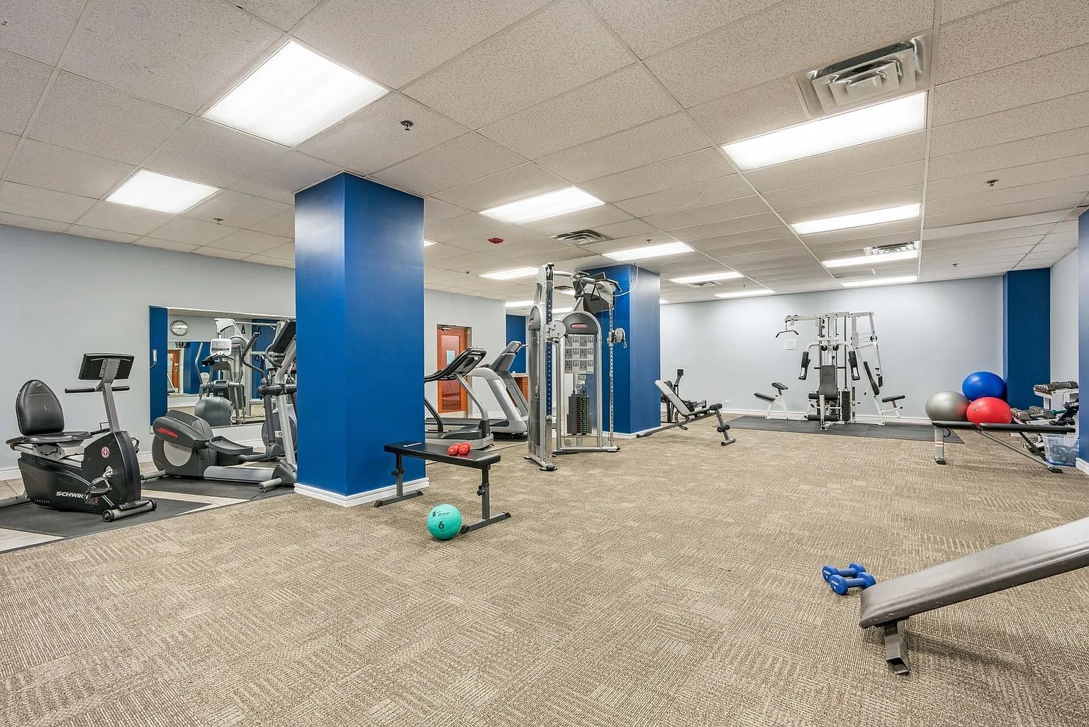 212 W Washington Street Unit: 1406