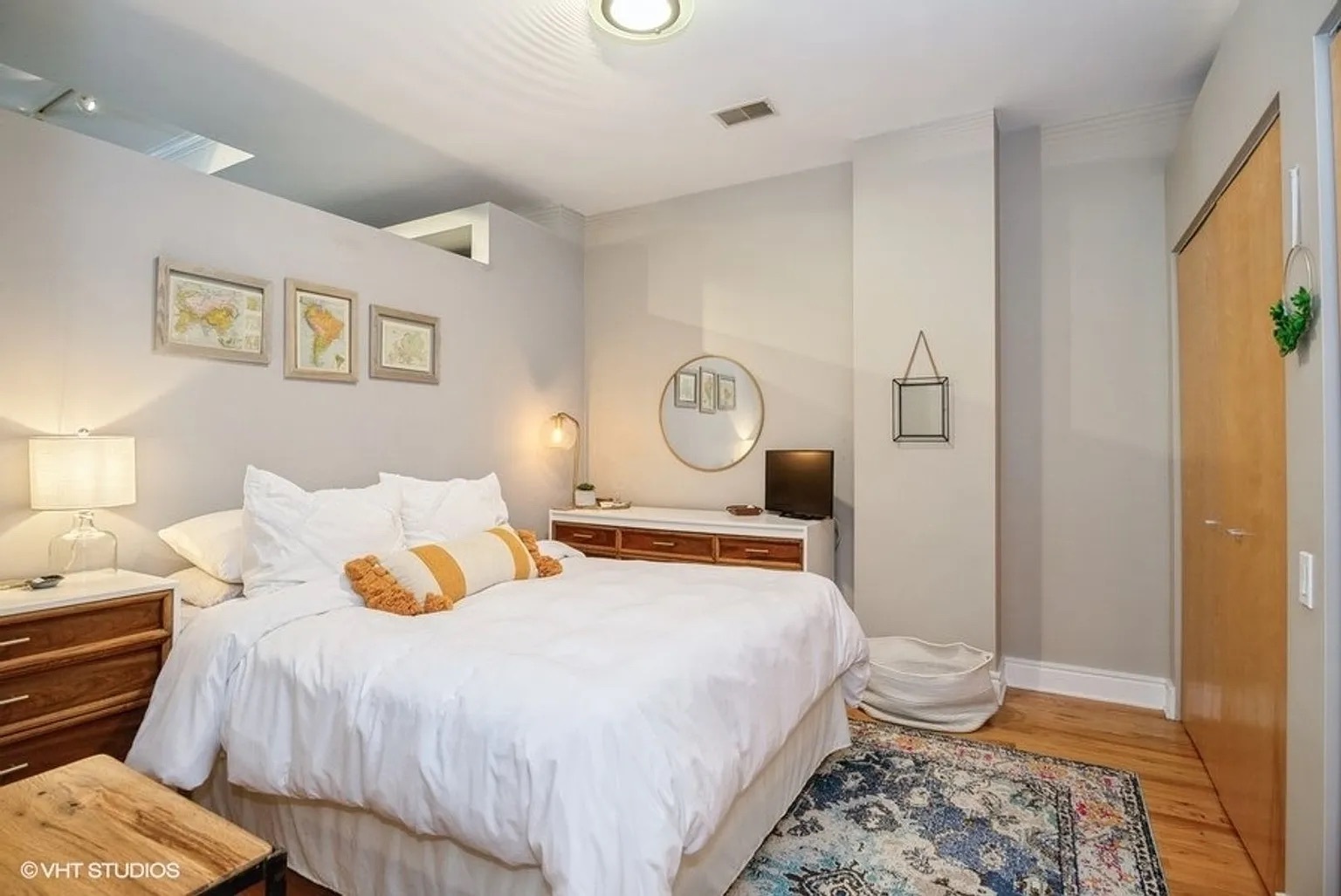212 W Washington Street Unit: 1406