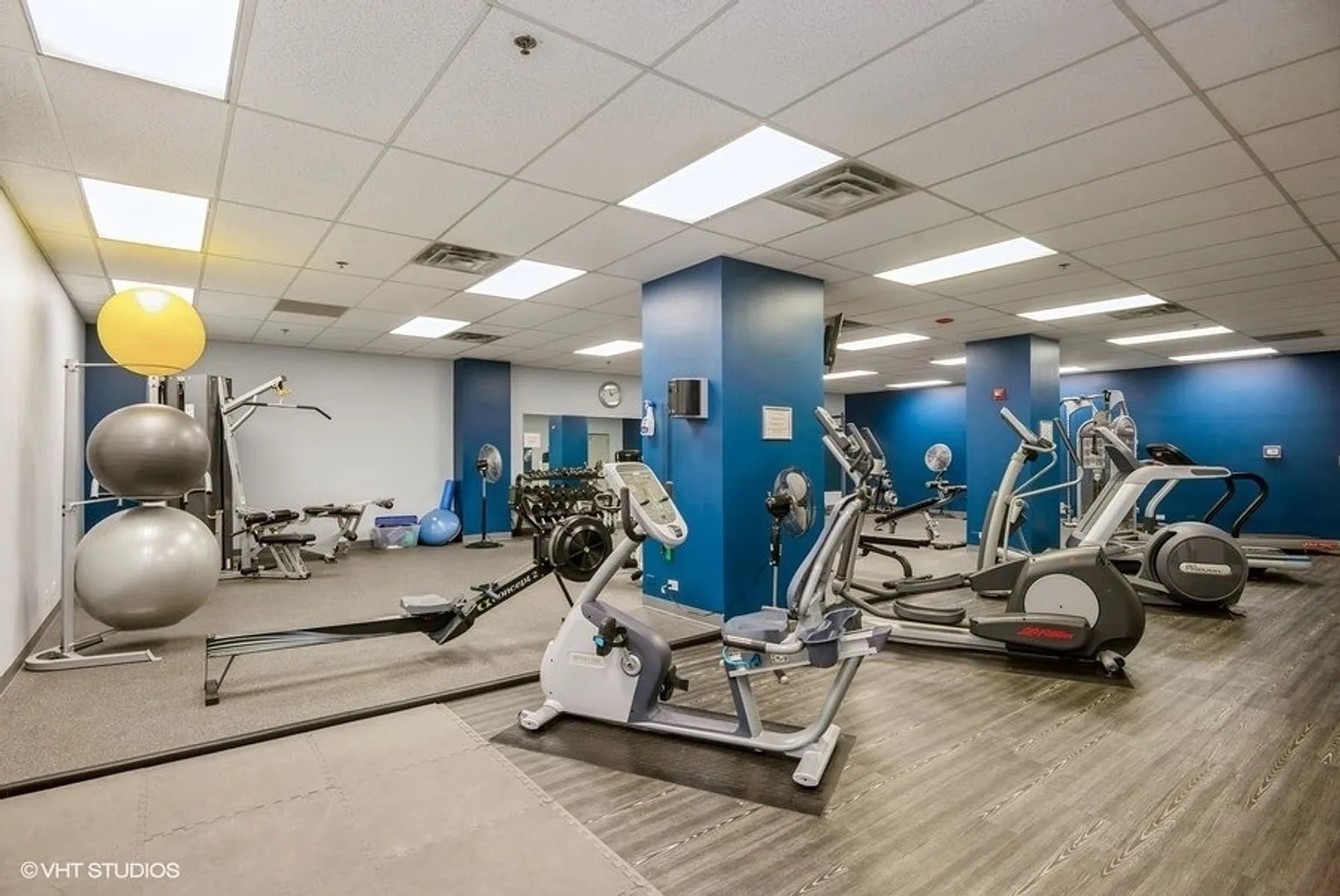 212 W Washington Street Unit: 1406