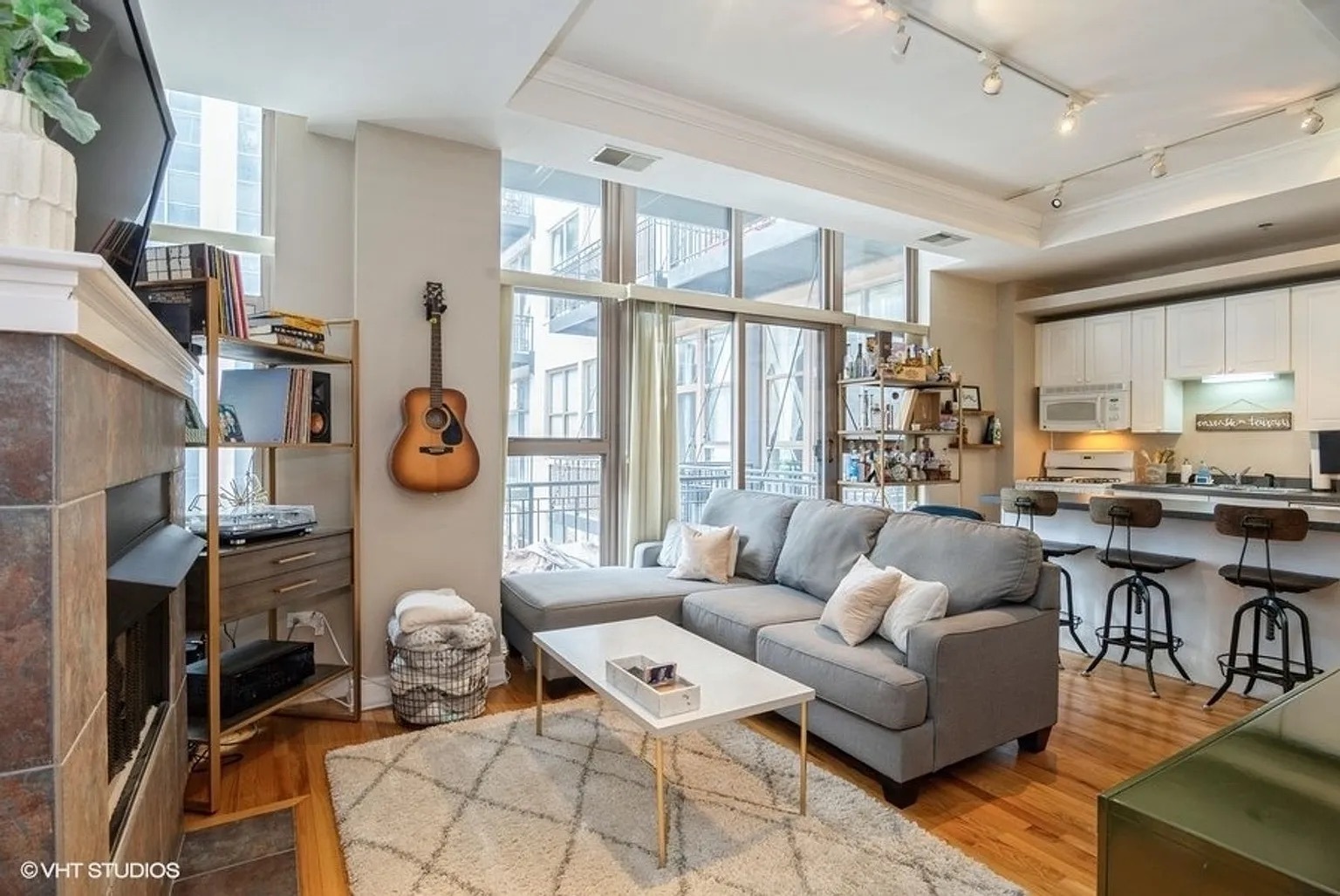 212 W Washington Street Unit: 1406
