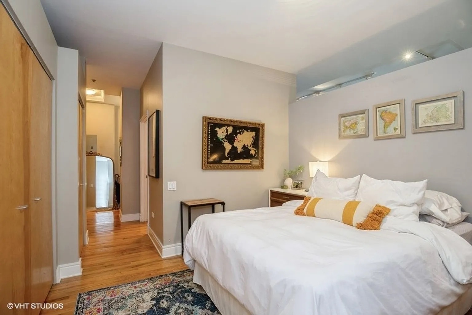212 W Washington Street Unit: 1406