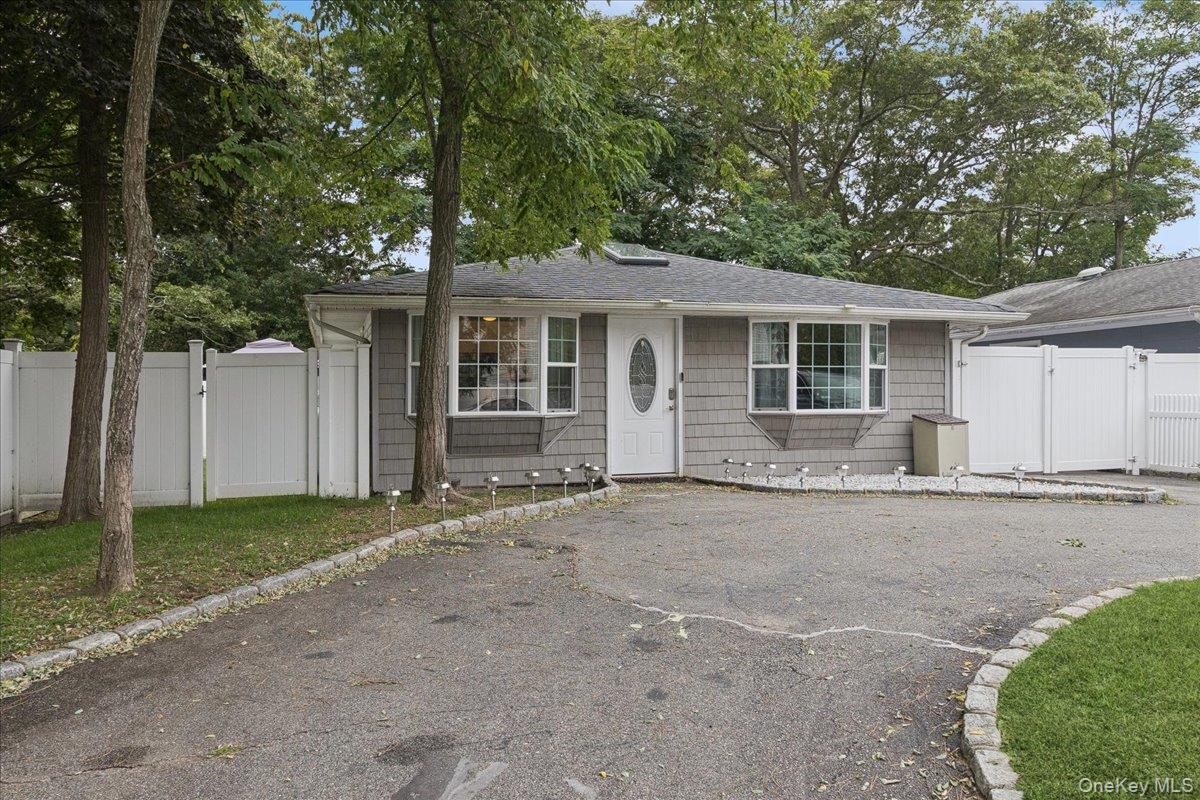 7 Pine Tree Drive