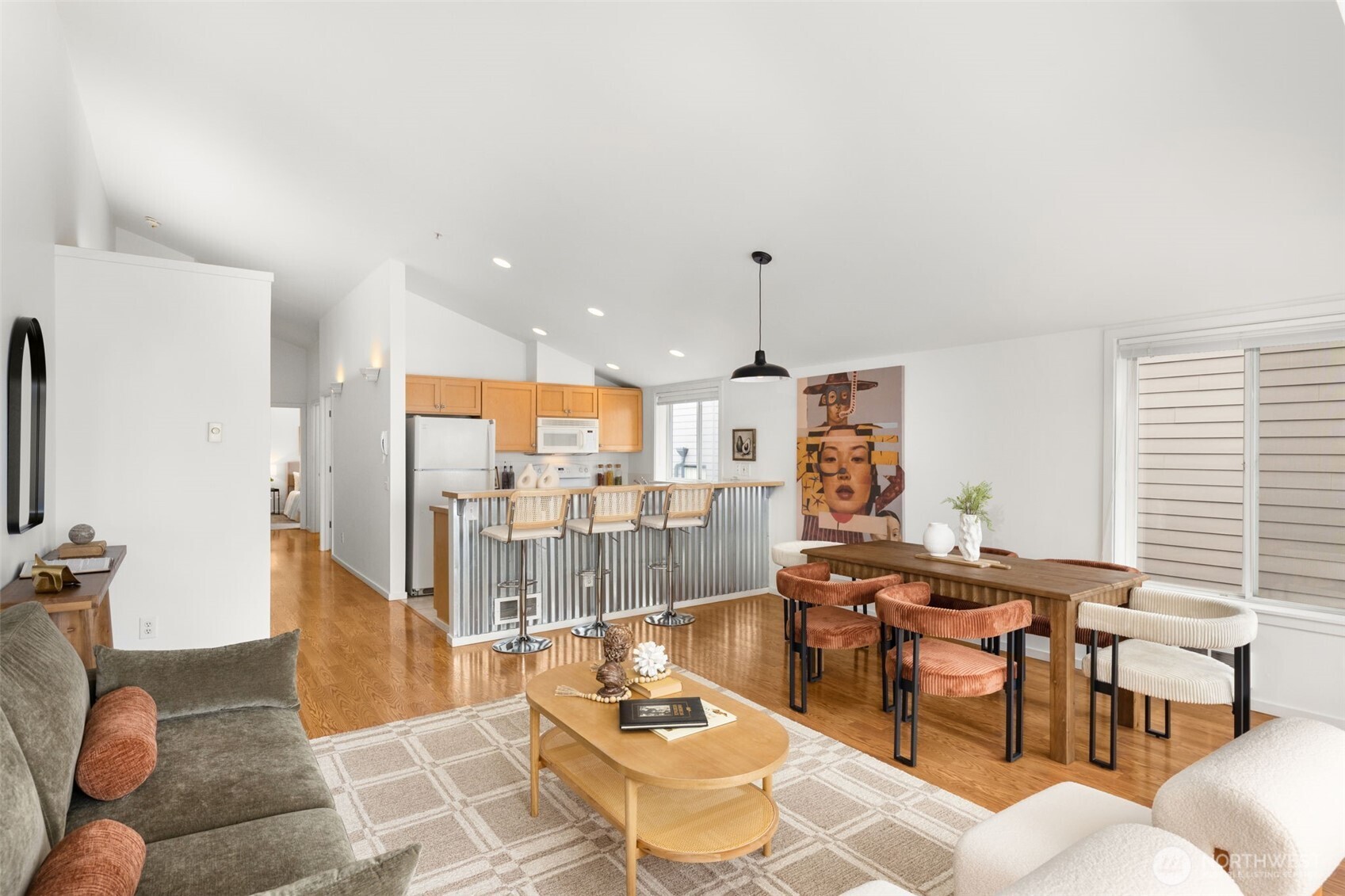 2432 Dexter Avenue N Unit: 300