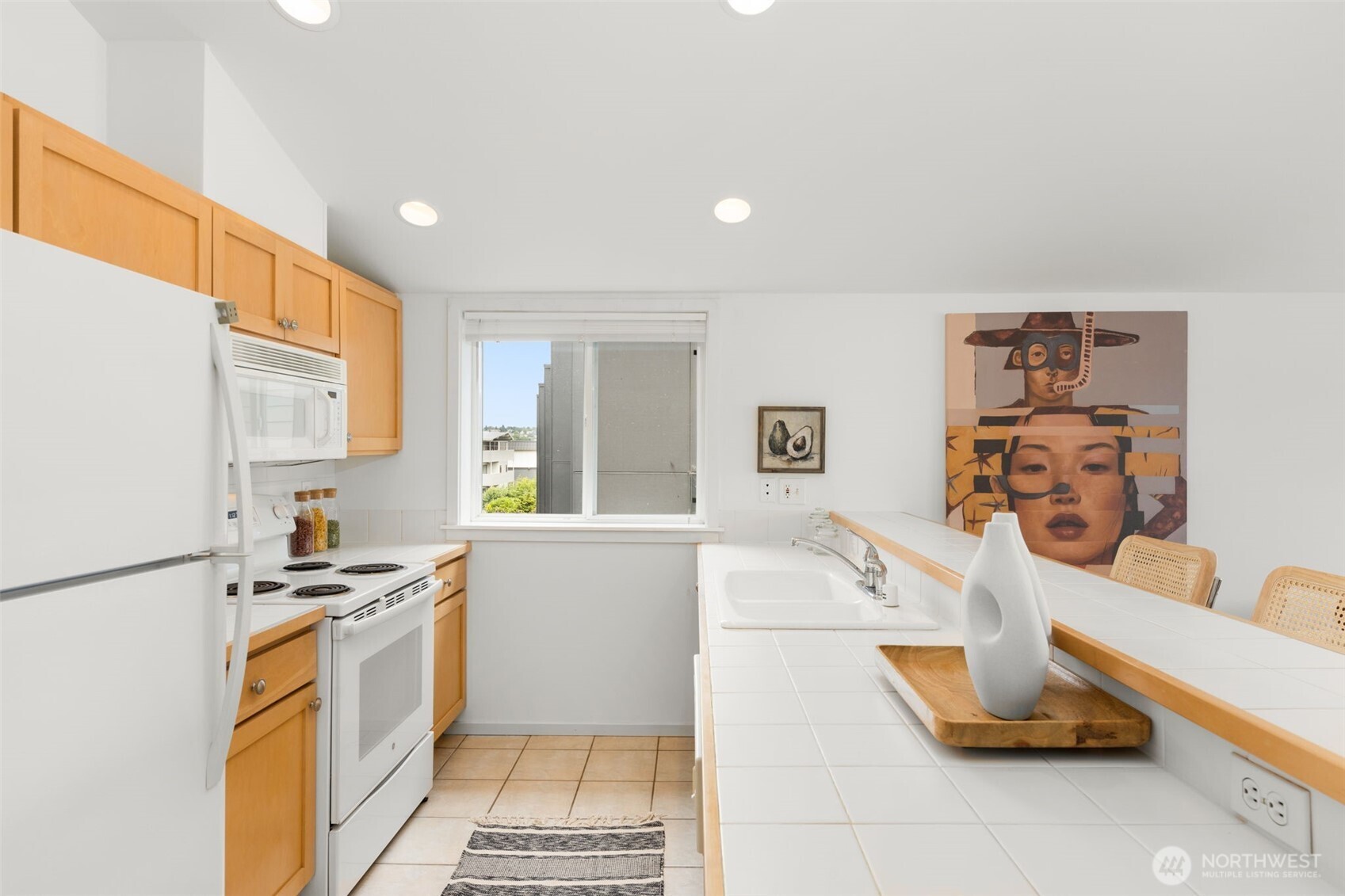 2432 Dexter Avenue N Unit: 300