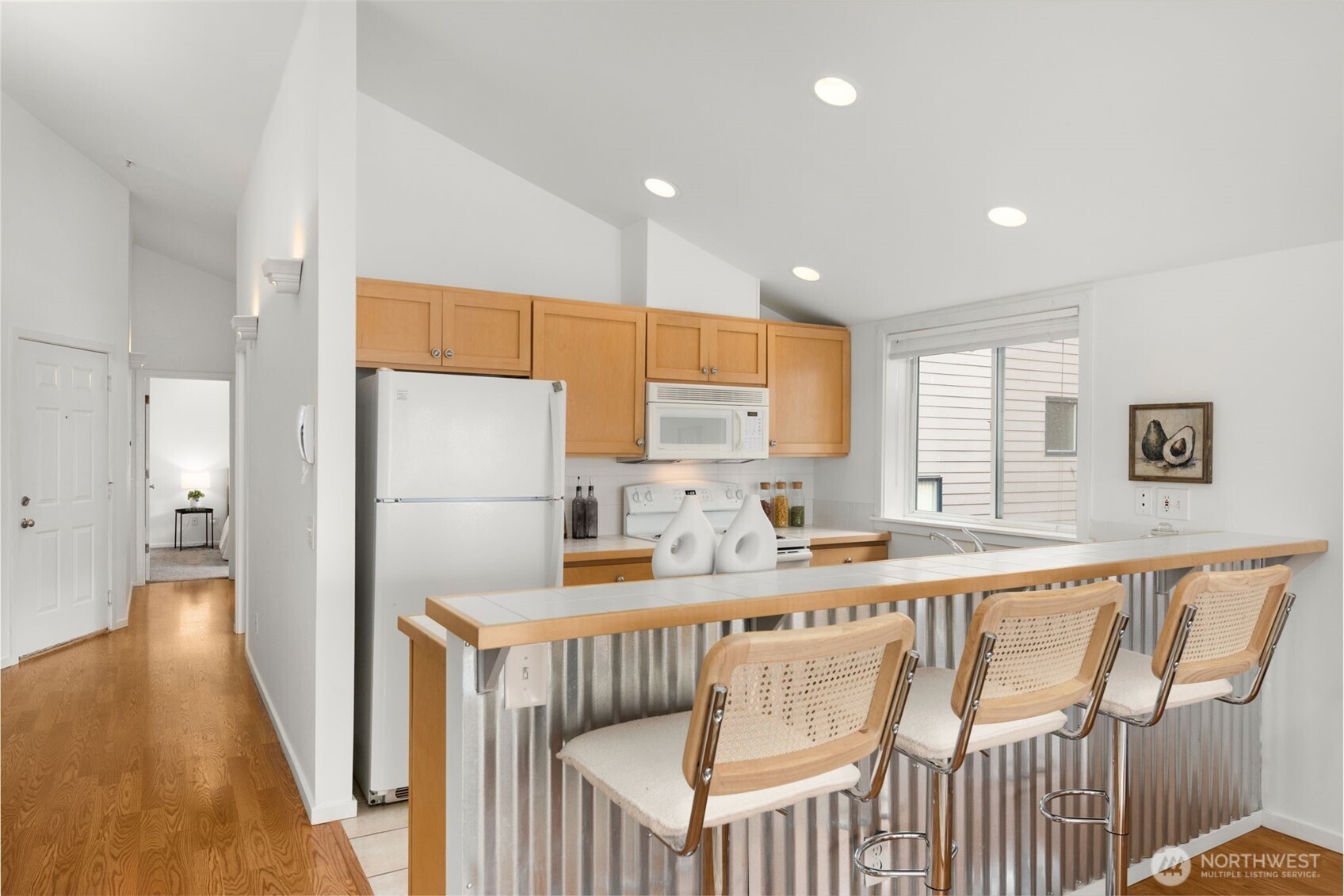 2432 Dexter Avenue N Unit: 300