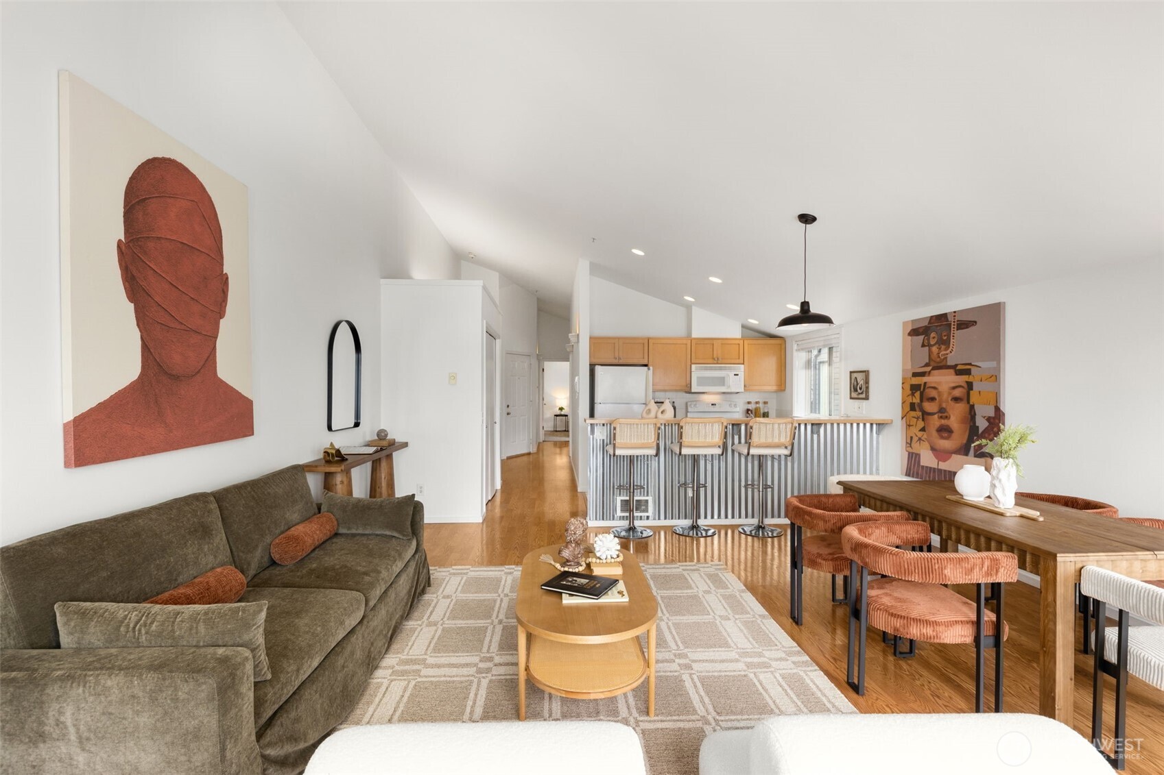 2432 Dexter Avenue N Unit: 300