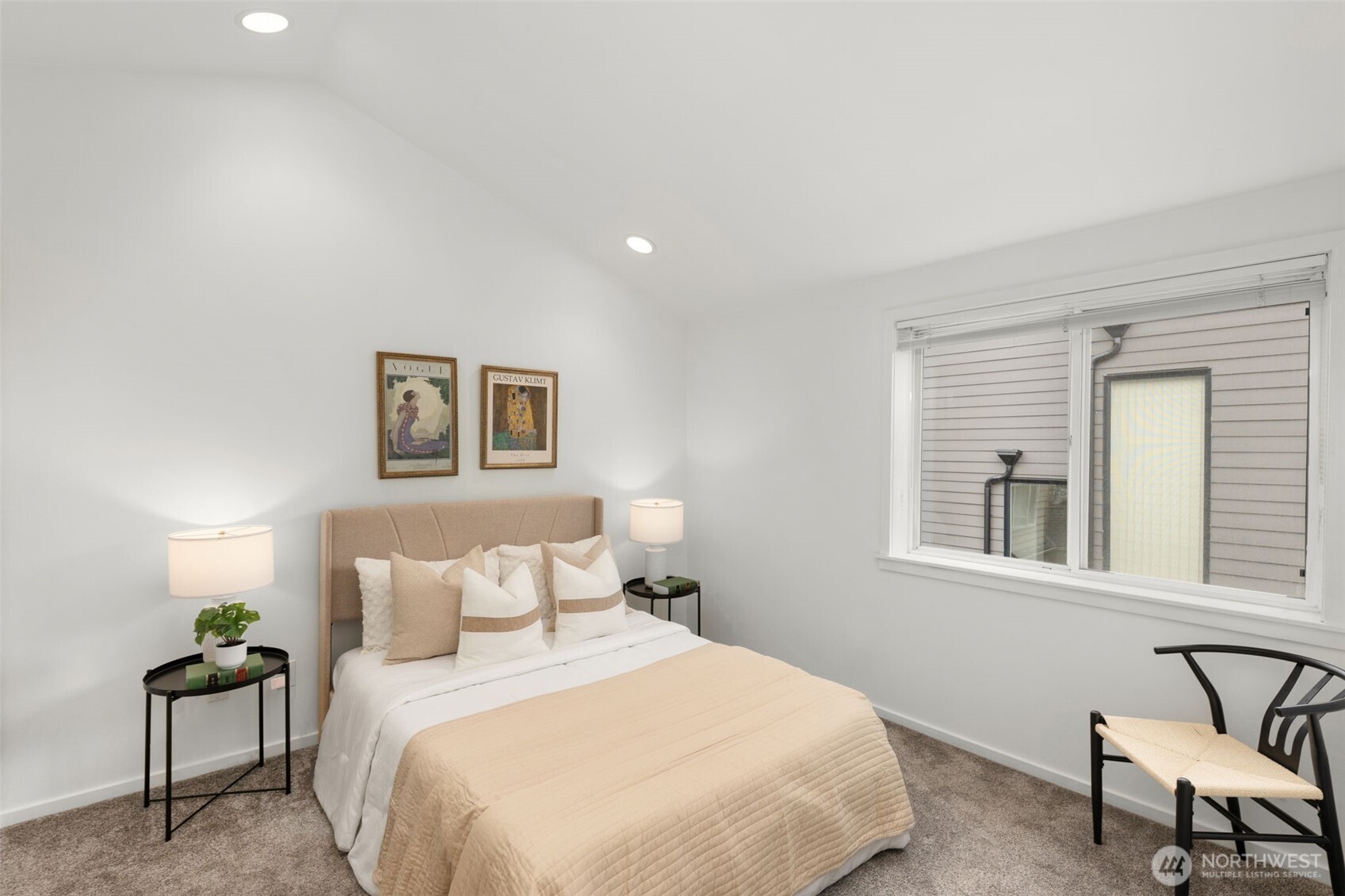 2432 Dexter Avenue N Unit: 300