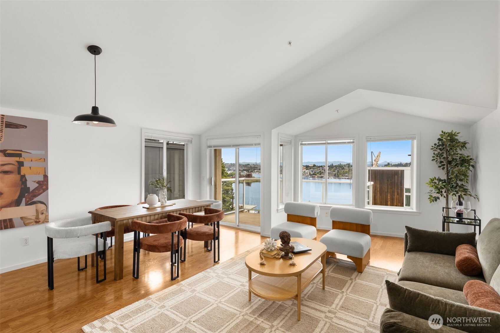 2432 Dexter Avenue N Unit: 300