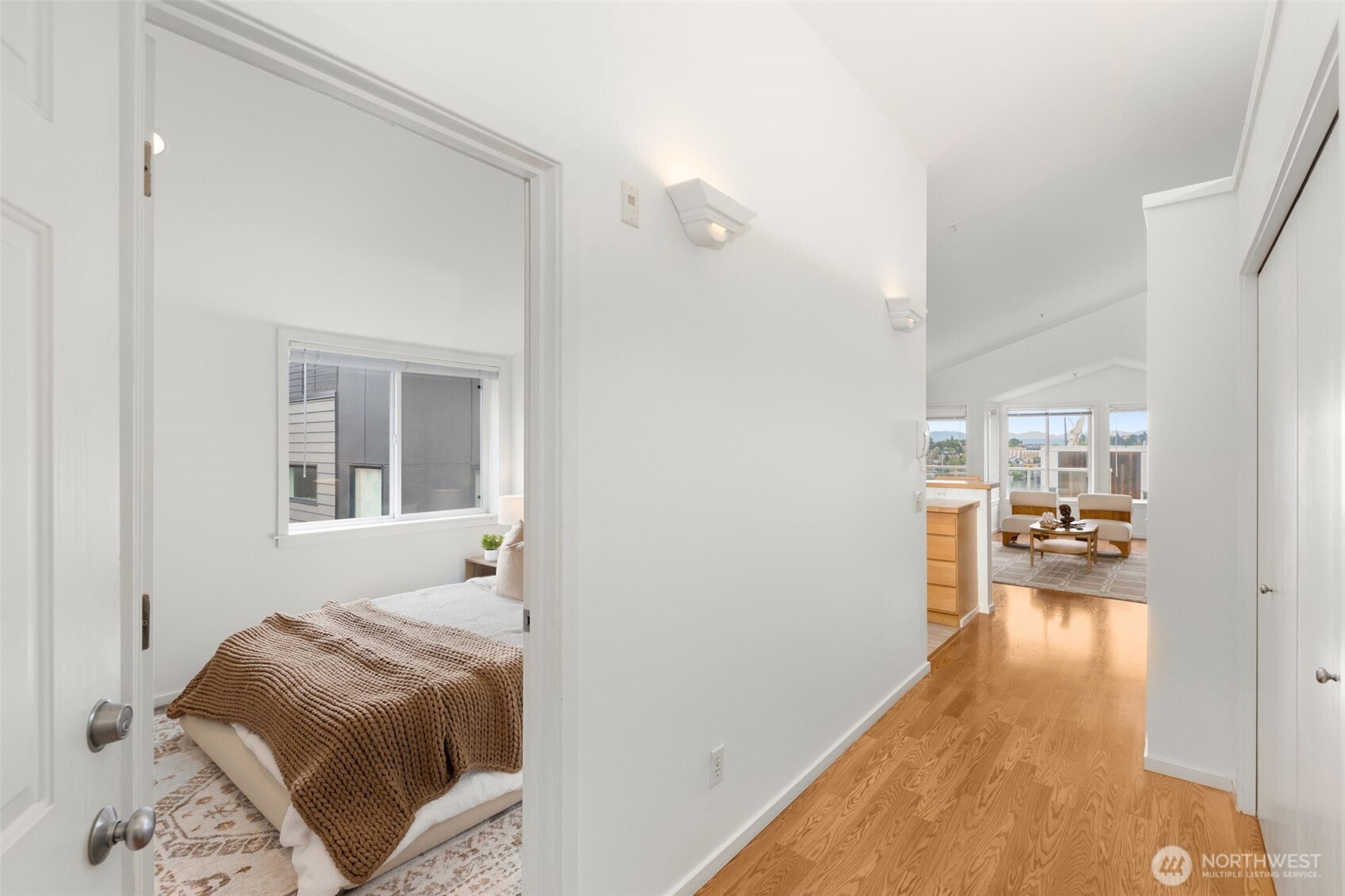 2432 Dexter Avenue N Unit: 300